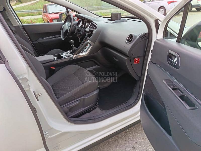 Peugeot 3008 1.6HDi LED/NAV/