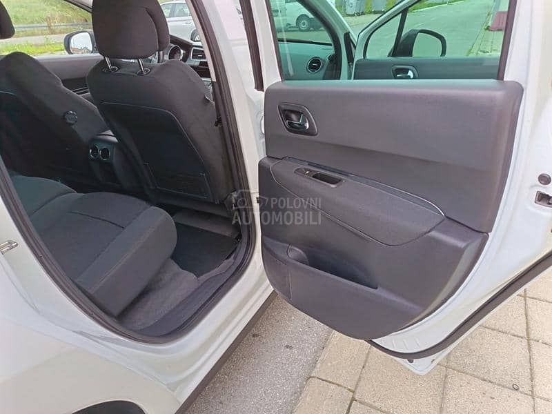 Peugeot 3008 1.6HDi LED/NAV/
