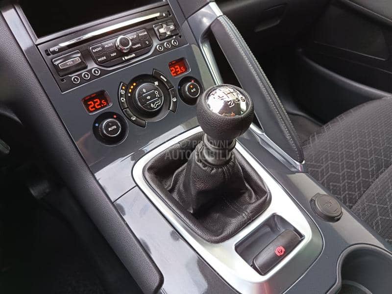 Peugeot 3008 1.6HDi LED/NAV/