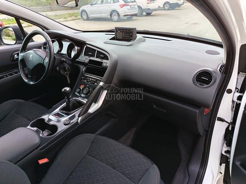 Peugeot 3008 1.6HDi LED/NAV/