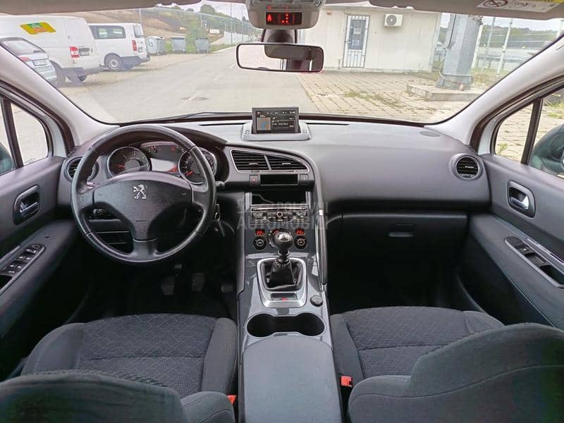 Peugeot 3008 1.6HDi LED/NAV/