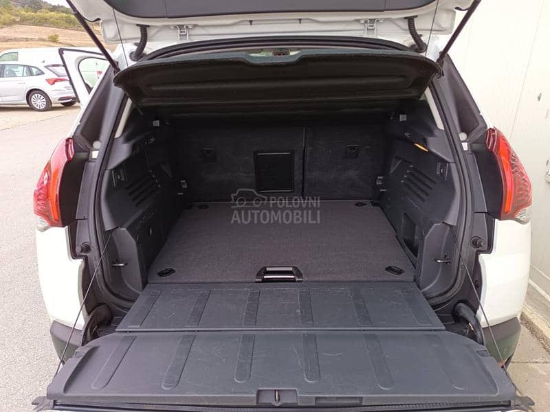 Peugeot 3008 1.6HDi LED/NAV/