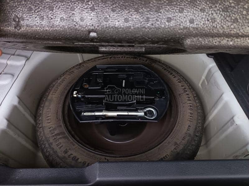 Peugeot 3008 1.6HDi LED/NAV/