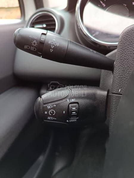 Peugeot 3008 1.6HDi LED/NAV/