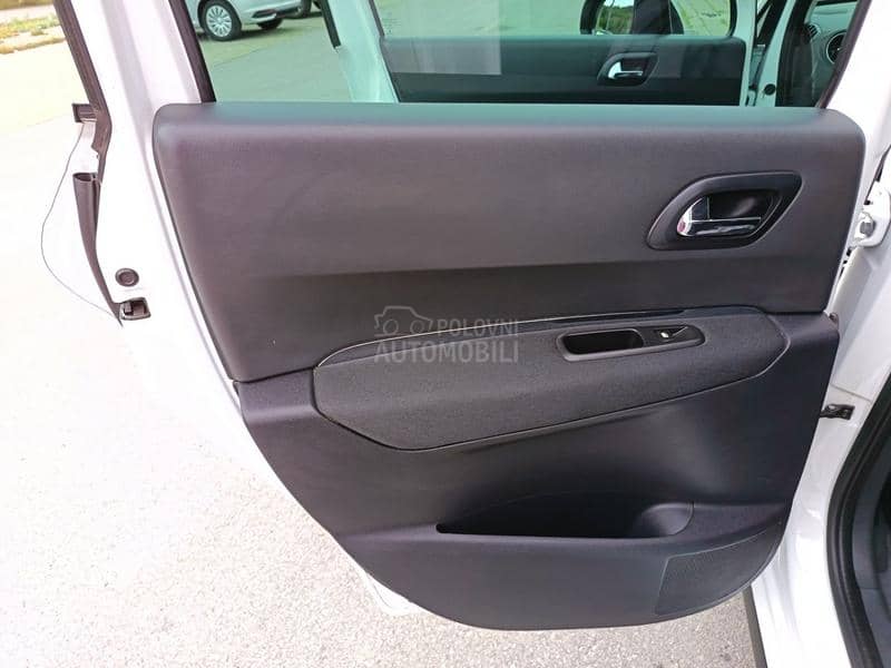 Peugeot 3008 1.6HDi LED/NAV/