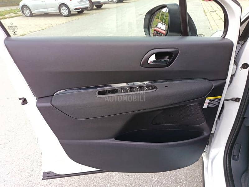 Peugeot 3008 1.6HDi LED/NAV/