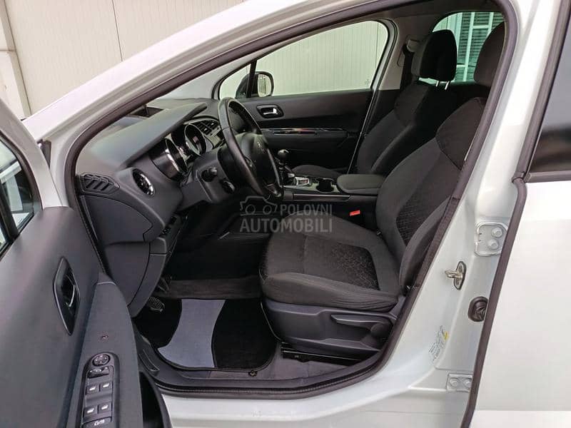 Peugeot 3008 1.6HDi LED/NAV/