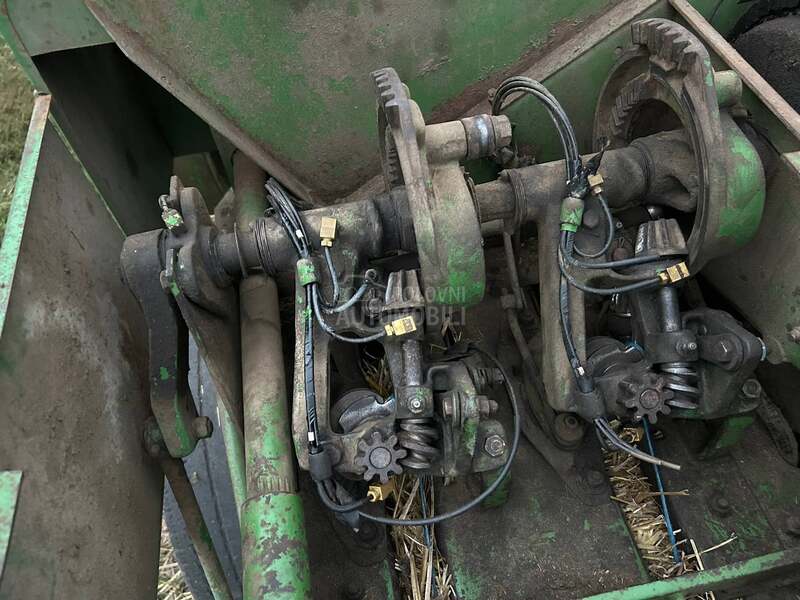 John Deere 224