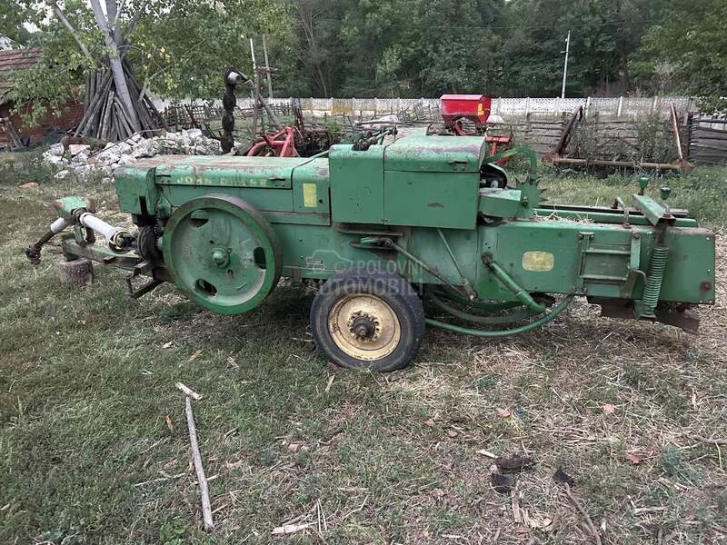John Deere 224