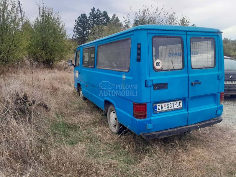 Mercedes Benz Mb100 