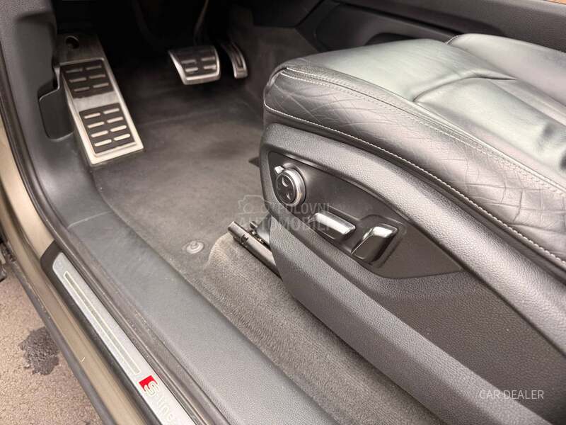Audi Q7 sline/pano/air/mtrx