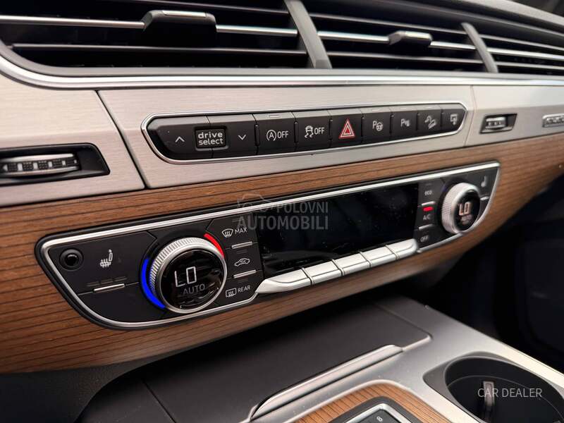 Audi Q7 sline/pano/air/mtrx