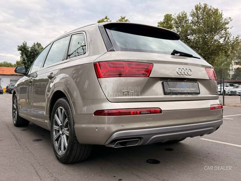 Audi Q7 sline/pano/air/mtrx