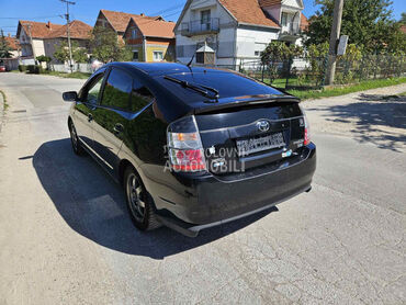 Toyota Prius 1.5 2006. god. -  kompletan auto u delovima
