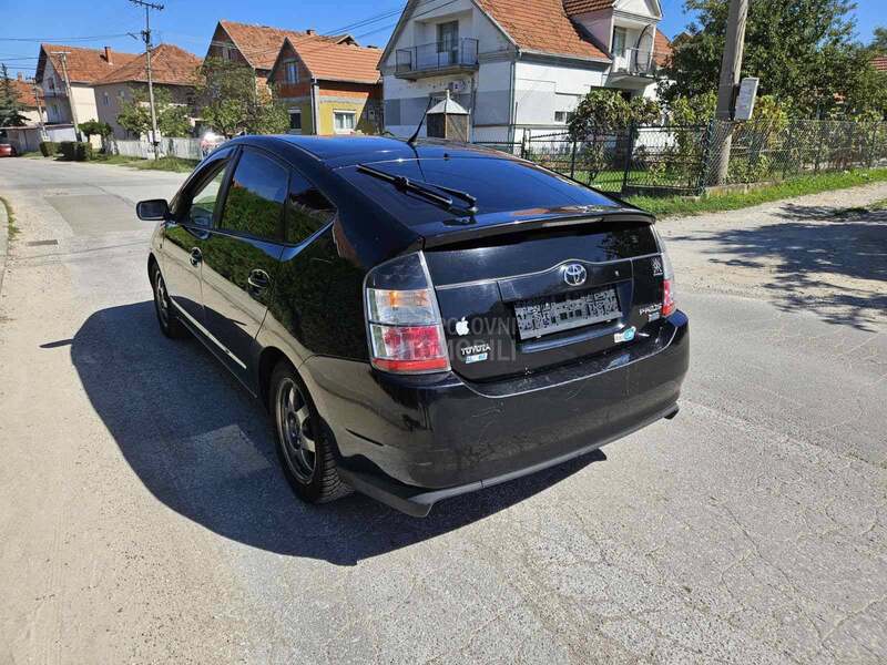 Toyota Prius 1.5 2006. god. -  kompletan auto u delovima