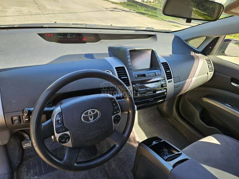 Toyota Prius 1.5 2006. god. -  kompletan auto u delovima