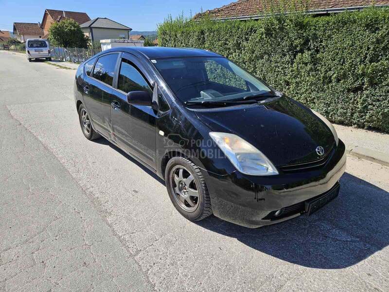 Toyota Prius 1.5 2006. god. -  kompletan auto u delovima