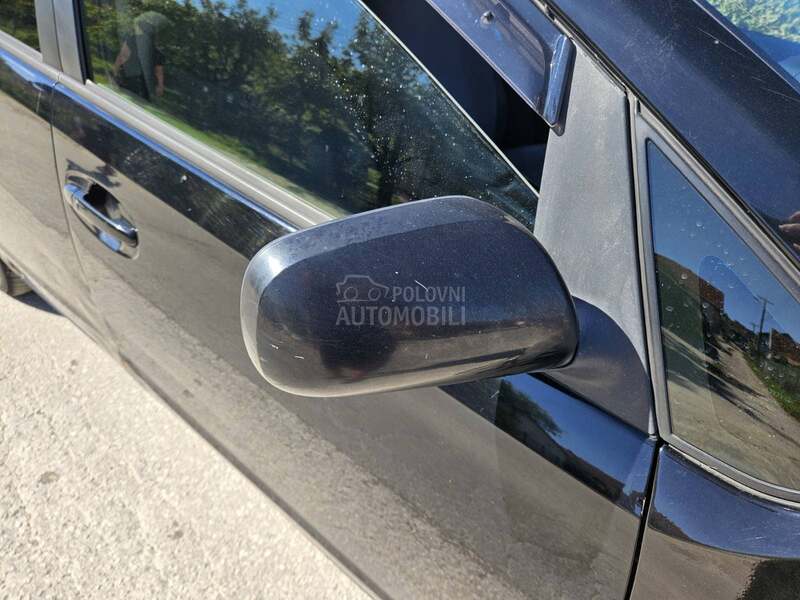Toyota Prius 1.5 2006. god. -  kompletan auto u delovima