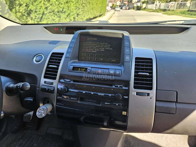 Toyota Prius 1.5 2006. god. -  kompletan auto u delovima