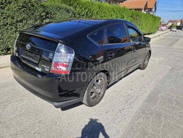 Toyota Prius crna boja 2006. god. -  kompletan auto u delovima