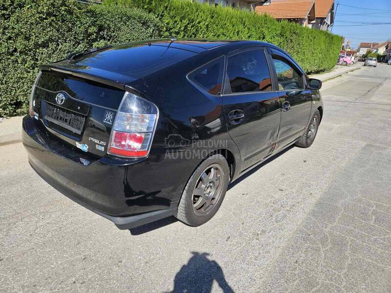 Toyota Prius 1.5 2006. god. -  kompletan auto u delovima
