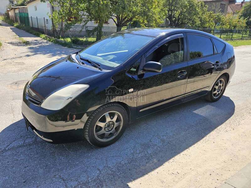 Toyota Prius 1.5 2006. god. -  kompletan auto u delovima