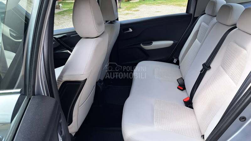 Peugeot 301 1.6 HDi Allure 100