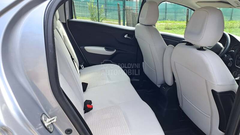 Peugeot 301 1.6 HDi Allure 100