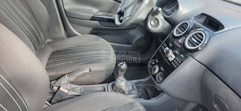 Opel Corsa D 1.2 COSMO