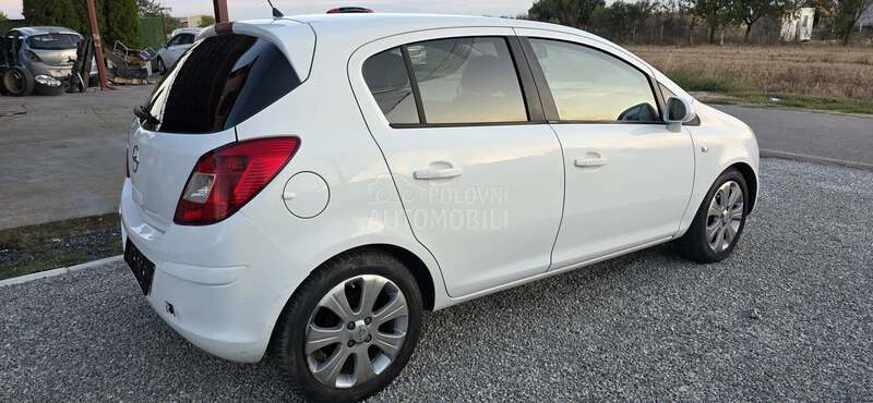 Opel Corsa D 1.2 COSMO