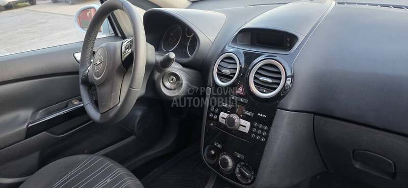 Opel Corsa D 1.2 COSMO