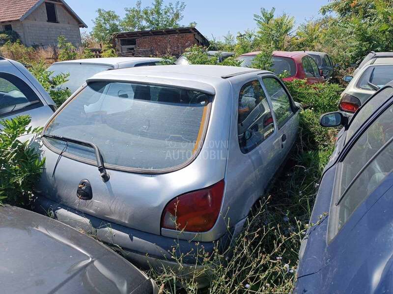 Ford Fiesta 1.8d 2001. god. -  kompletan auto u delovima
