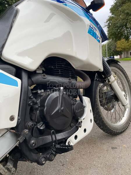 Suzuki DR 750 Big