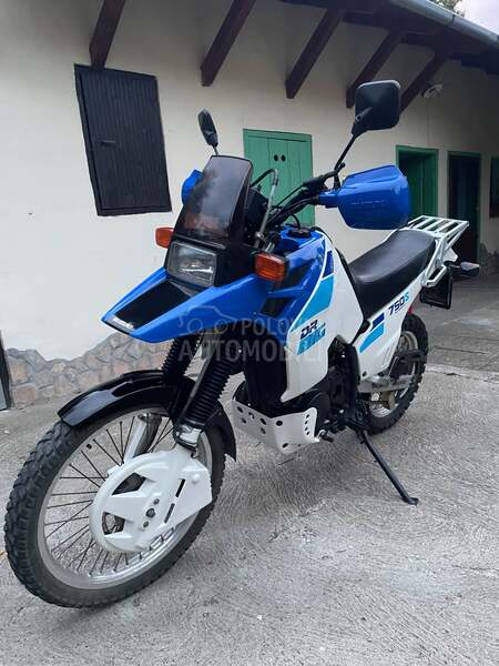 Suzuki DR 750 Big