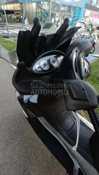 Piaggio x9