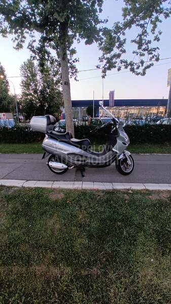 Piaggio x9