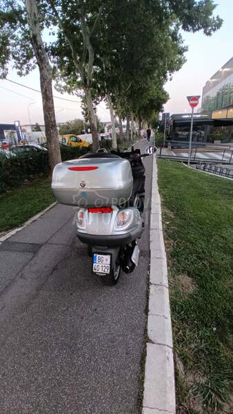 Piaggio x9