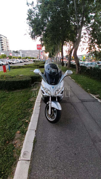 Piaggio x9