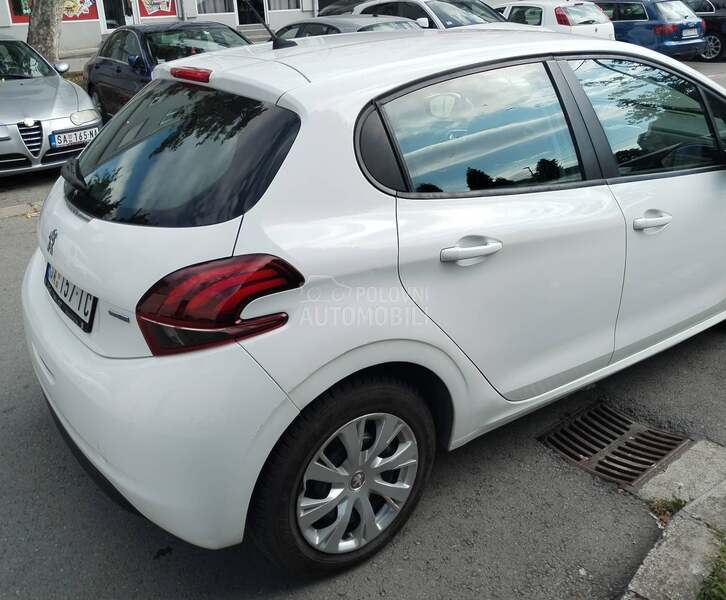 Peugeot 208 