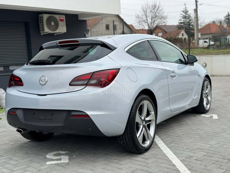 Opel Astra J GTC