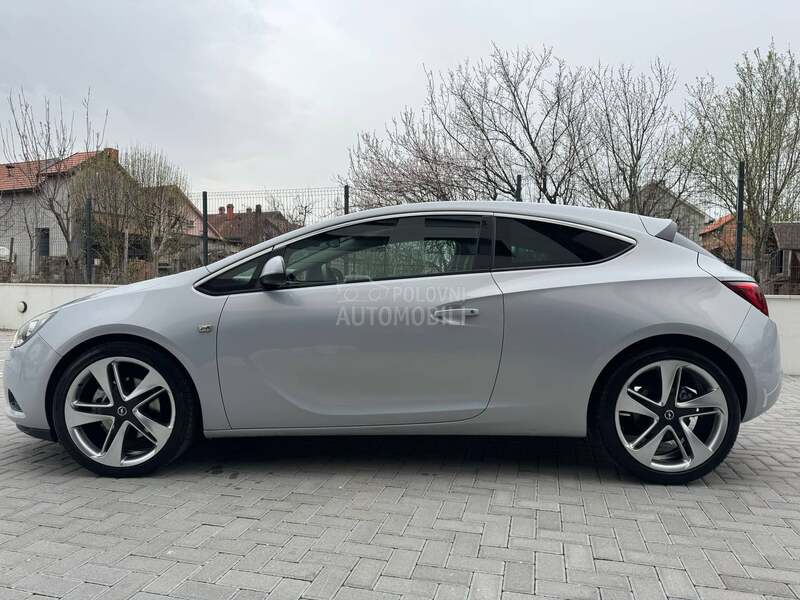 Opel Astra J GTC