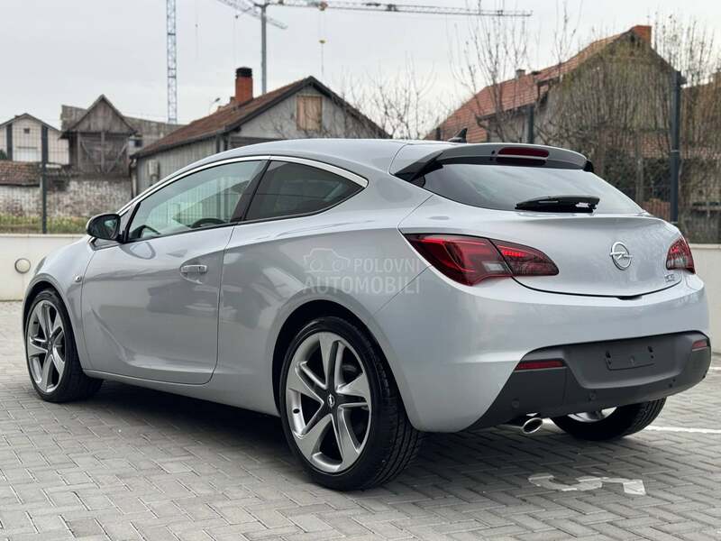 Opel Astra J GTC