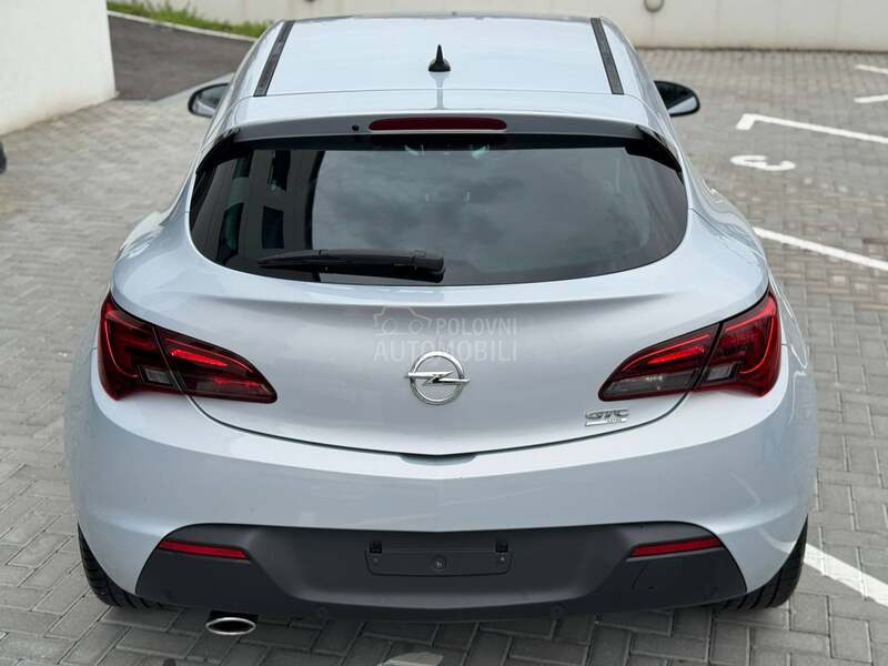 Opel Astra J GTC