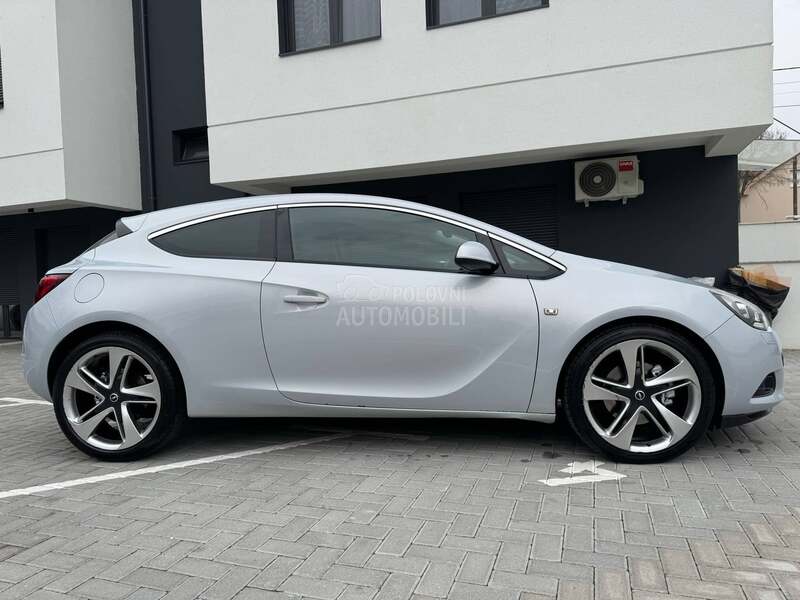 Opel Astra J GTC