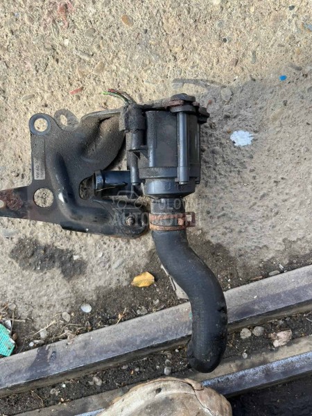 Pomocna vodena pumpa