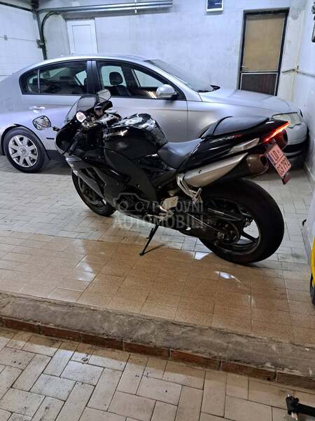 Kawasaki zx710R