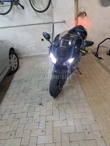 Kawasaki zx710R