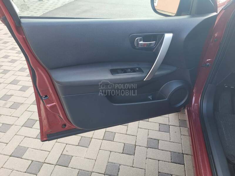 Nissan Qashqai + 2 1.6