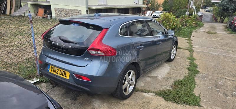 Volvo V40 2013. god. -  kompletan auto u delovima
