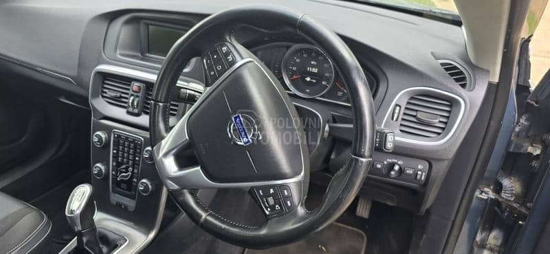 Volvo V40 2013. god. -  kompletan auto u delovima